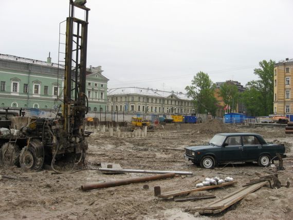 Общий вид участка строительства в марте 2008 г.