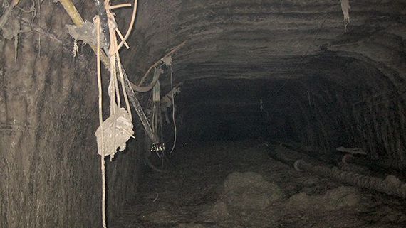 Горная выработка рудника «Мир», занесенная водо-грязе-каменной массой (фото МЧС России) Горная выработка рудника «Мир», занесенная водо-грязе-каменной массой (фото МЧС России)
