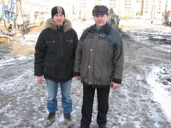 Заместитель начальника участка №1 Н. А. Сазонов и главный геолог В. А. Дубовой (справа)